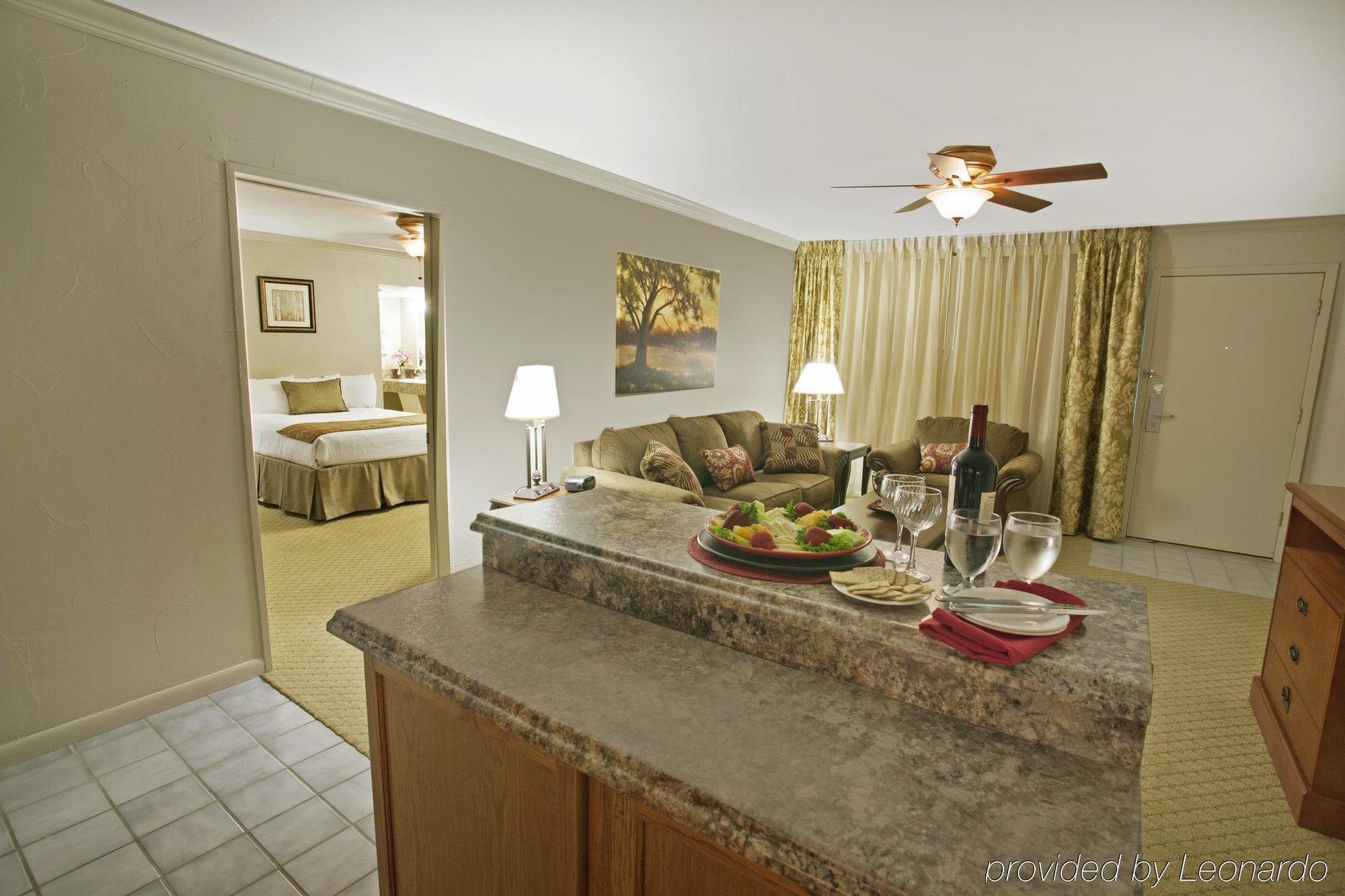 Inn Of The Hills Hotel And Conference Center Kerrville Room photo