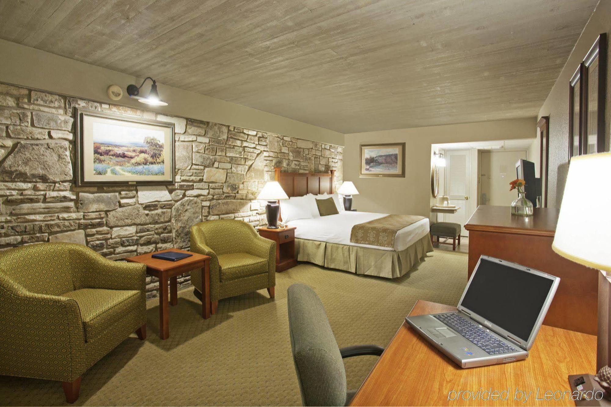 Inn Of The Hills Hotel And Conference Center Kerrville Room photo