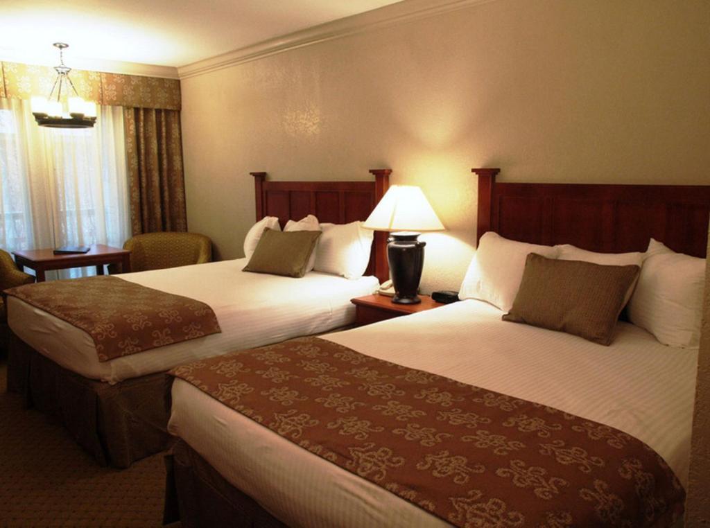 Inn Of The Hills Hotel And Conference Center Kerrville Room photo