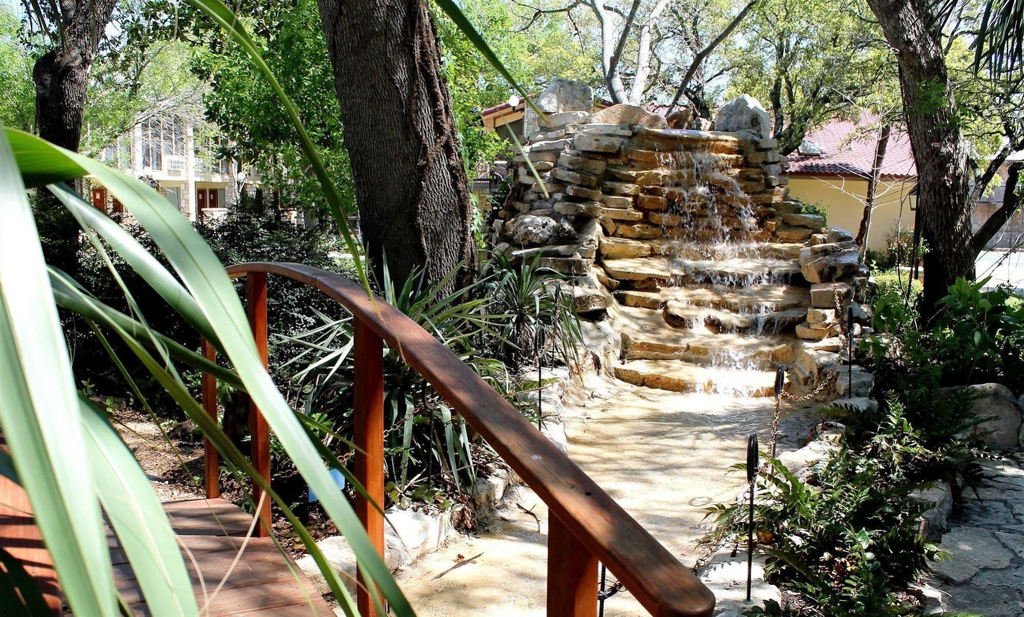 Inn Of The Hills Hotel And Conference Center Kerrville Exterior photo